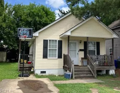 204 Woodrow Ave, Suffolk, VA 23434