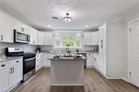 1403 Alfred Ln, Norfolk, VA 23503