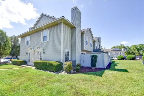 631 Ridge Cir, Chesapeake, VA 23320
