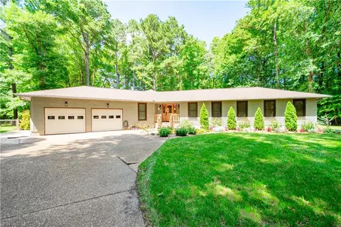 640 Ravenwoods Dr, Chesapeake, VA 23322