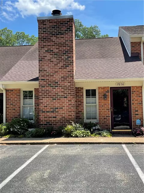 7656 The Points Pl, Gloucester Point, VA 23062