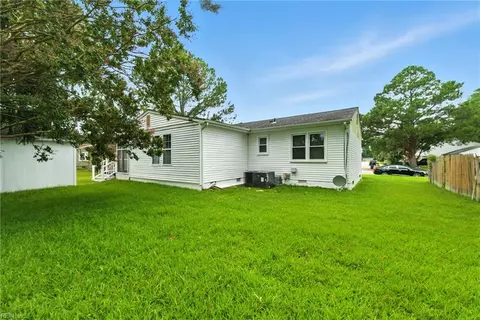 Exterior - 10 Watts Dr, Hampton, VA 23666 photo 4 of 5