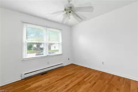 Bedroom - 10 Watts Dr, Hampton, VA 23666 photo 2 of 3