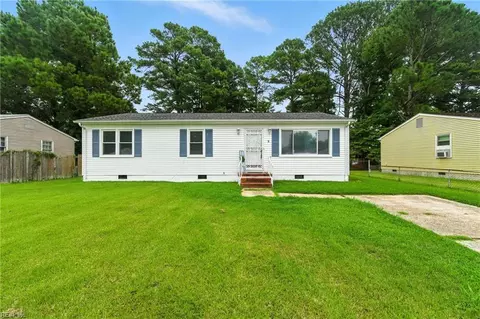 10 Watts Dr, Hampton, VA 23666