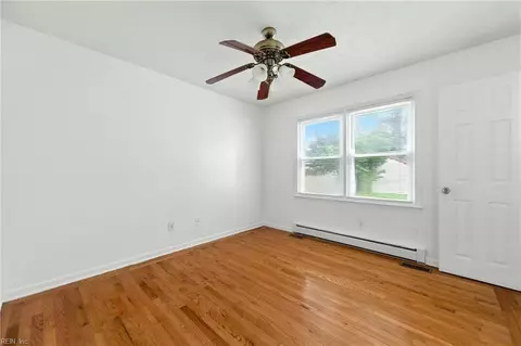 Bedroom - 10 Watts Dr, Hampton, VA 23666 photo 3 of 3