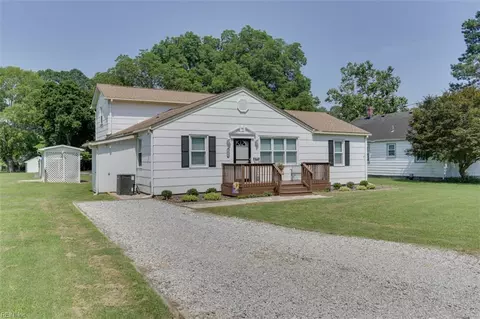 200 Mulberry Ln, Suffolk, VA 23432