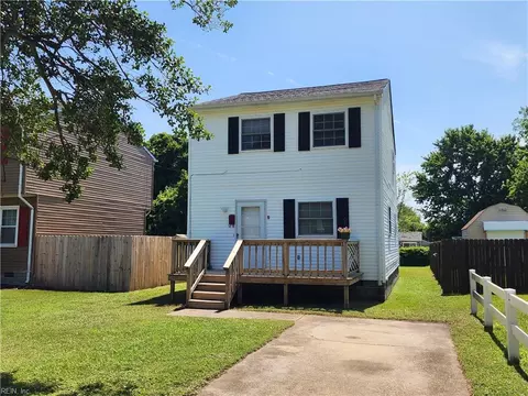 8 Central St, Hampton, VA 23663