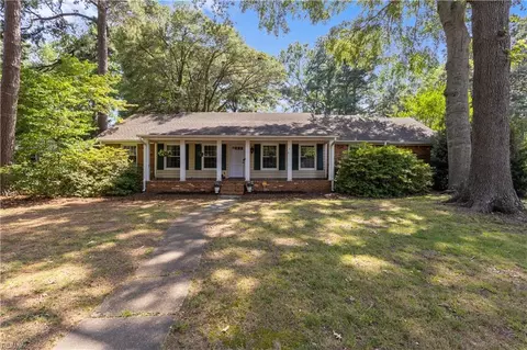 1220 Kingsway Dr, Chesapeake, VA 23320