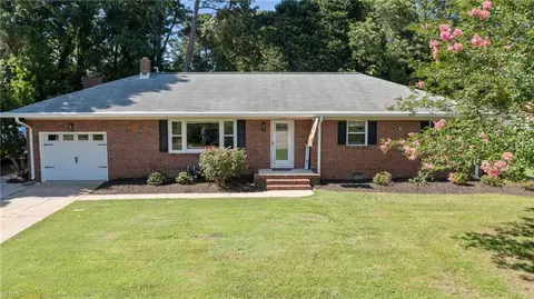 2216 N Lakeside Dr, Virginia Beach, VA 23454