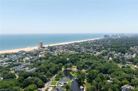 416 Susan Constant Dr, Virginia Beach, VA 23451