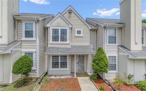 396 Rivers Ridge Cir, Newport News, VA 23608