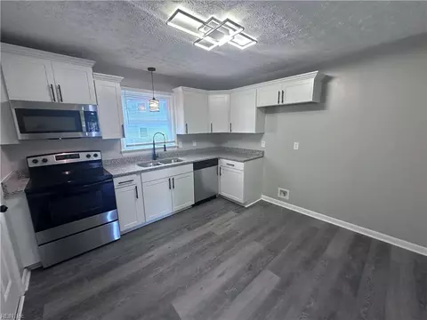715 Milford Ave, Hampton, VA 23661