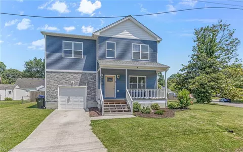 8271 Briarwood Cir, Norfolk, VA 23518