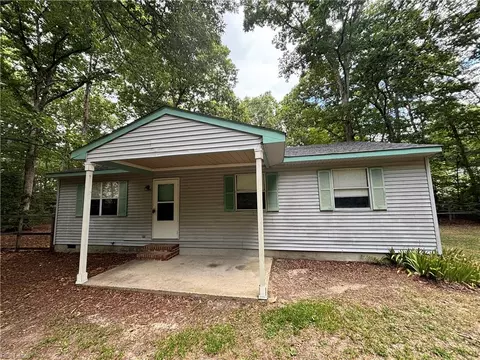 8093 Willis Rd, Gloucester, VA 23061