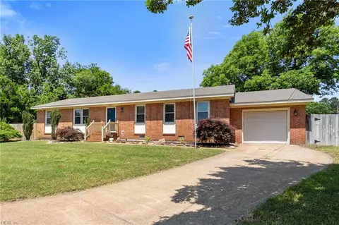 2805 Point Ct, Chesapeake, VA 23321