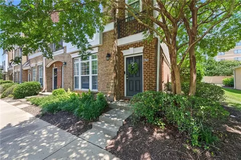 670 Claire Ln, Newport News, VA 23602