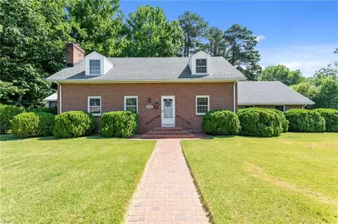 100 Harris Grove Ln, Yorktown, VA 23692