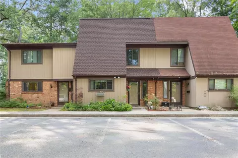 1003 Willow Green Dr, Newport News, VA 23602