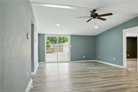 Living - 1086 Johnson Cir, Franklin, VA 23851 photo 1 of 5