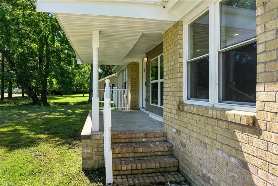 Exterior - 1086 Johnson Cir, Franklin, VA 23851 photo 3 of 5