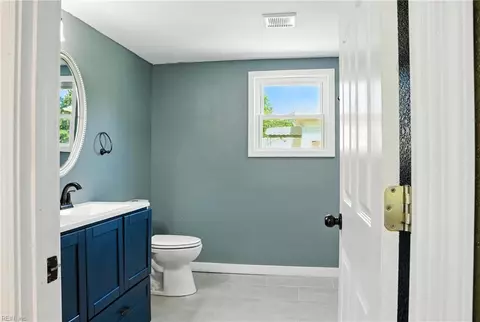 Bath - 1086 Johnson Cir, Franklin, VA 23851 photo 1 of 4