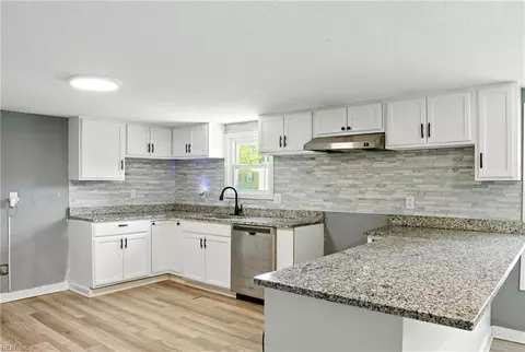 Kitchen - 1086 Johnson Cir, Franklin, VA 23851 photo 1 of 2