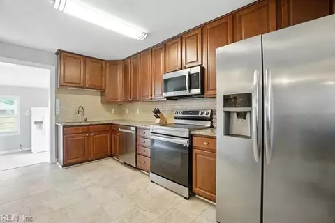 1522 Art Ct, Suffolk, VA 23434