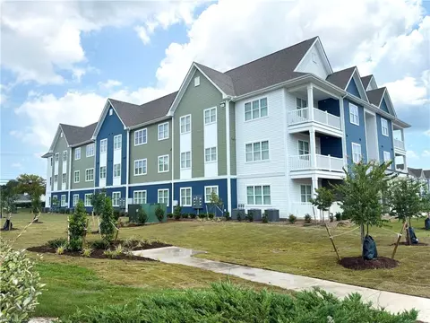 1720 Vankar Dr #105, Virginia Beach, VA 23456