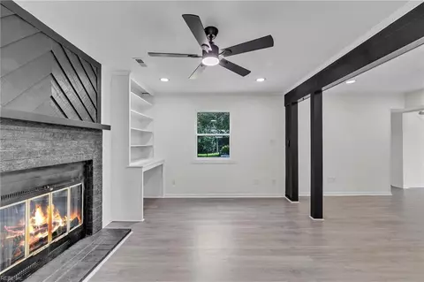 17 Cordova Dr, Hampton, VA 23666