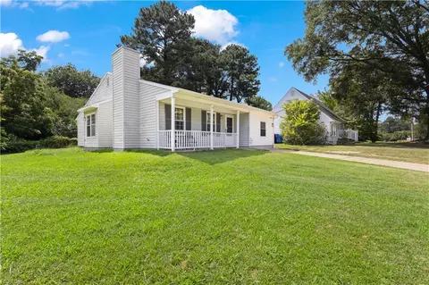 402 Stalham Rd #A, Chesapeake, VA 23325