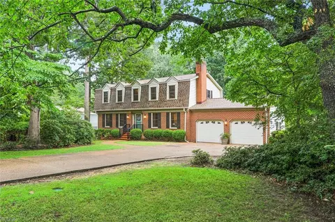 1744 York Shores Dr, Gloucester Point, VA 23062
