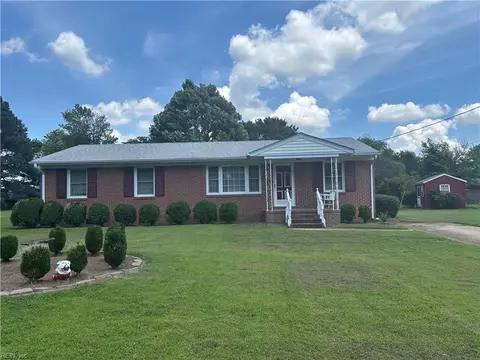 906 Rebecca St, Franklin, VA 23851