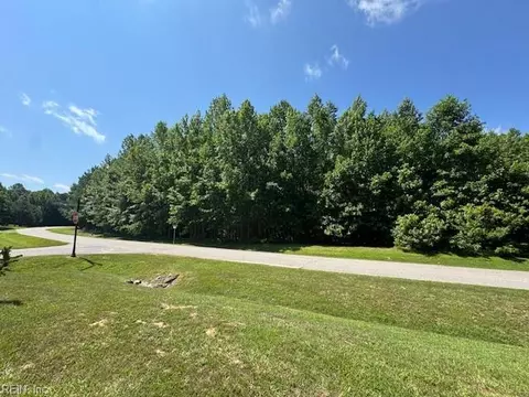 27 E West Pw Pkwy, Gloucester, VA 23061