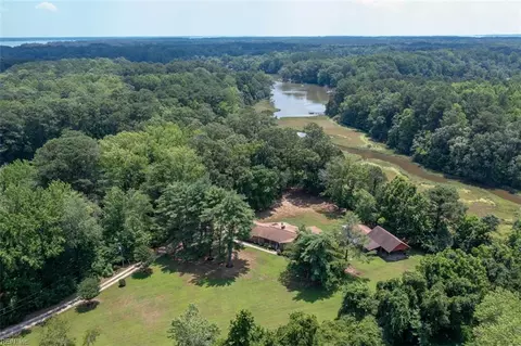 7470 Creeks End Rd, Gloucester, VA 23061