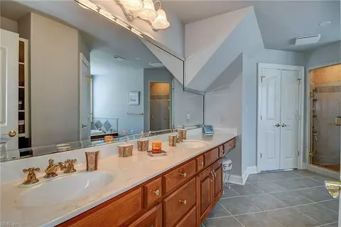 Bath - 5101 W View Ct, Suffolk, VA 23435 photo 3 of 6