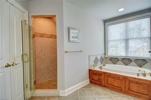Bath - 5101 W View Ct, Suffolk, VA 23435 photo 4 of 6
