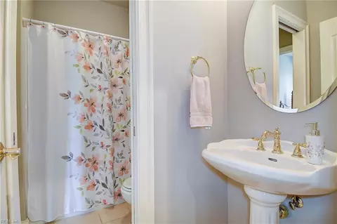 Bath - 5101 W View Ct, Suffolk, VA 23435 photo 1 of 6