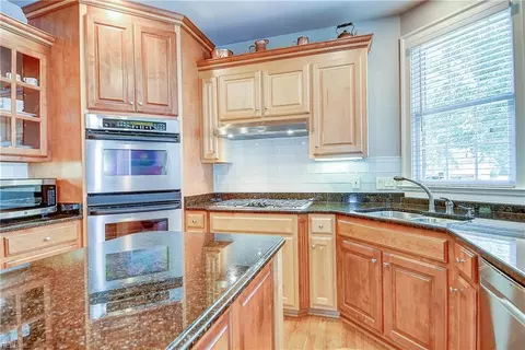 Kitchen - 5101 W View Ct, Suffolk, VA 23435 photo 4 of 7