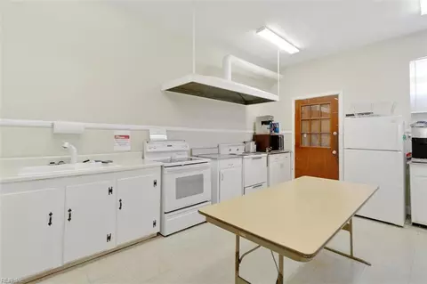 Kitchen - 1228 Todds Ln, Hampton, VA 23666 photo 2 of 5