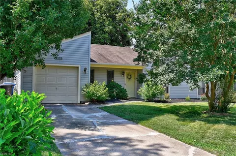 1033 Banyan Dr, Virginia Beach, VA 23462