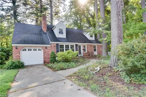 418 Pin Oak Rd, Newport News, VA 23601