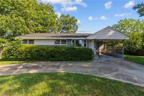 624 Providence Rd, Chesapeake, VA 23325