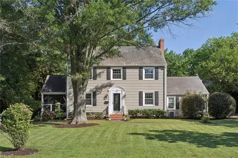 11 Elm Ave, Newport News, VA 23601