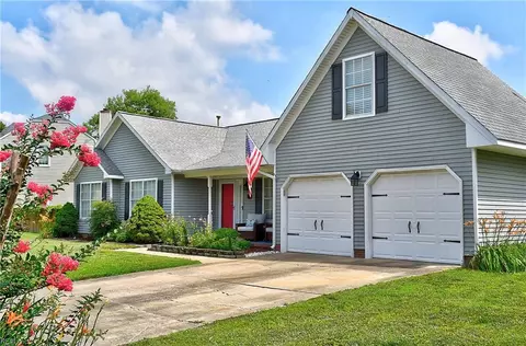 832 Woodstream Way, Chesapeake, VA 23322