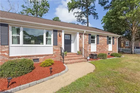 2468 Dunbarton Dr, Chesapeake, VA 23325