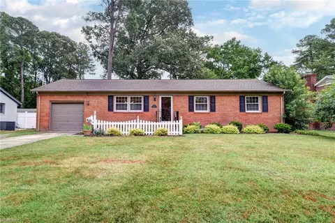 18 Huguenot Rd, Newport News, VA 23606