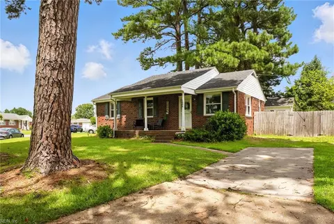 1006 White Pine Dr, Chesapeake, VA 23323
