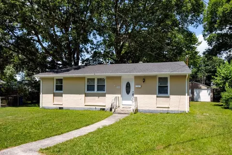 1210 Drayton Ct, Chesapeake, VA 23324