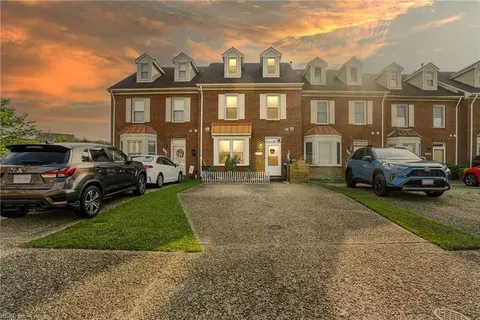 1215 Killington Sq, Chesapeake, VA 23320