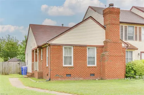 225 W Wexford Dr, Suffolk, VA 23434